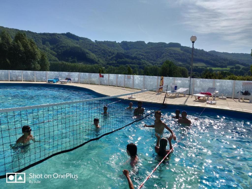 Saint Geniez D'Olt Jolie T2 Amenagee Et Equipee Village Goelia 2 Piscines Chauffees Экстерьер фото
